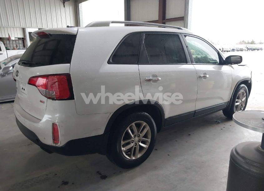 Photo 4 of 2014 Kia Sorento LX (VIN 5XYKT3A64EG485541)
