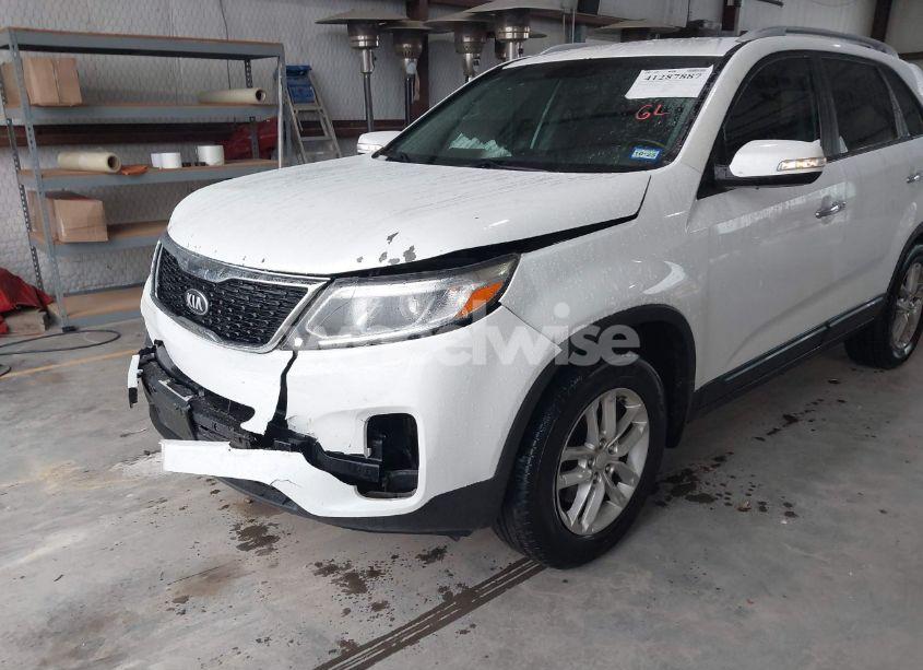Photo 6 of 2014 Kia Sorento LX (VIN 5XYKT3A64EG485541)