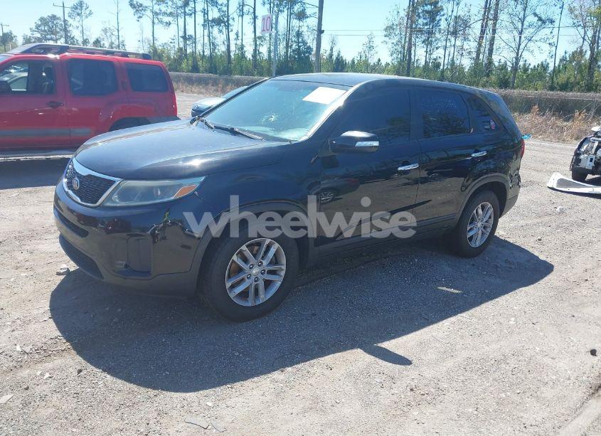 Photo 2 of 2014 Kia Sorento LX (VIN 5XYKT3A64EG501785)