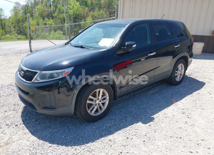 Photo 2 of 2014 Kia Sorento LX (VIN 5XYKT3A64EG508333)