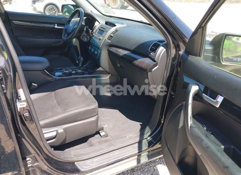 Photo 5 of 2014 Kia Sorento LX (VIN 5XYKT3A64EG508333)