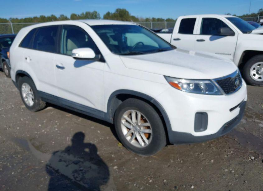2015 Kia Sorento LX (VIN 5XYKT3A64FG561762) main photo