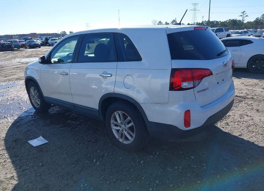 Photo 3 of 2015 Kia Sorento LX (VIN 5XYKT3A64FG561762)