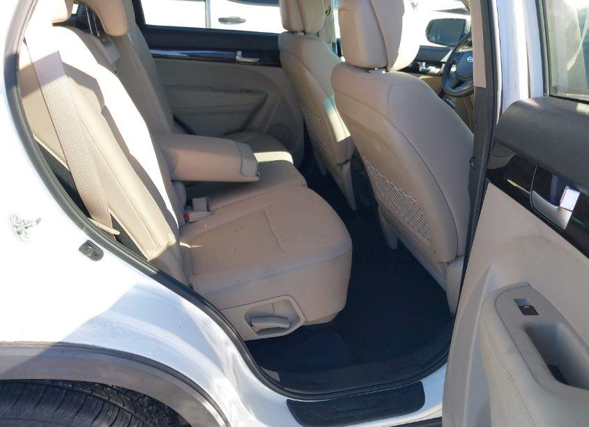 Photo 8 of 2015 Kia Sorento LX (VIN 5XYKT3A64FG561762)