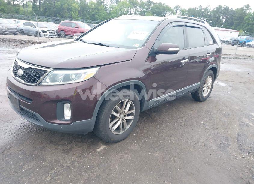 Photo 2 of 2015 Kia Sorento LX (VIN 5XYKT3A64FG571319)