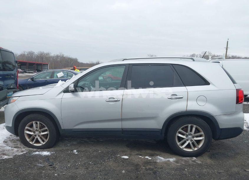 Photo 14 of 2015 Kia Sorento LX (VIN 5XYKT3A64FG576813)