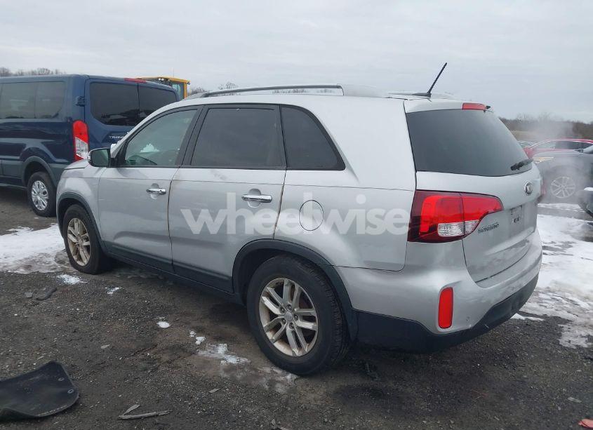 Photo 3 of 2015 Kia Sorento LX (VIN 5XYKT3A64FG576813)