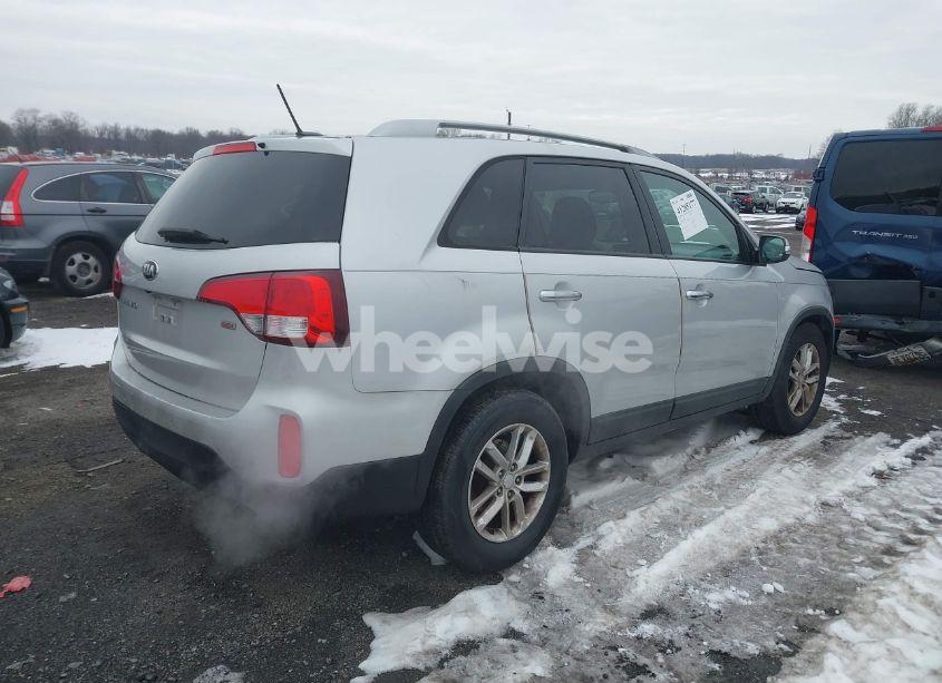 Photo 4 of 2015 Kia Sorento LX (VIN 5XYKT3A64FG576813)