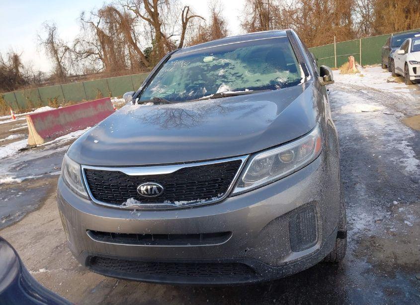 Photo 12 of 2015 Kia Sorento LX (VIN 5XYKT3A64FG583521)