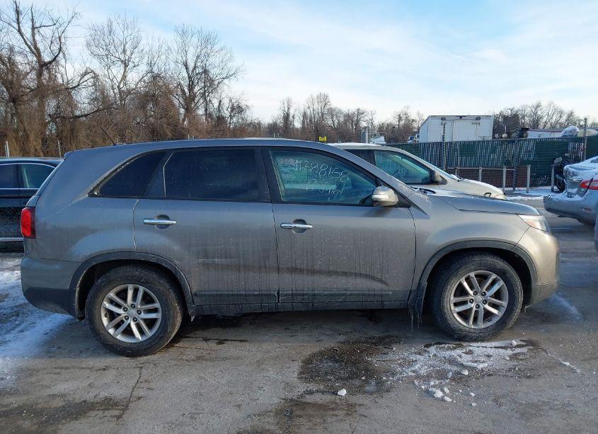 Photo 13 of 2015 Kia Sorento LX (VIN 5XYKT3A64FG583521)