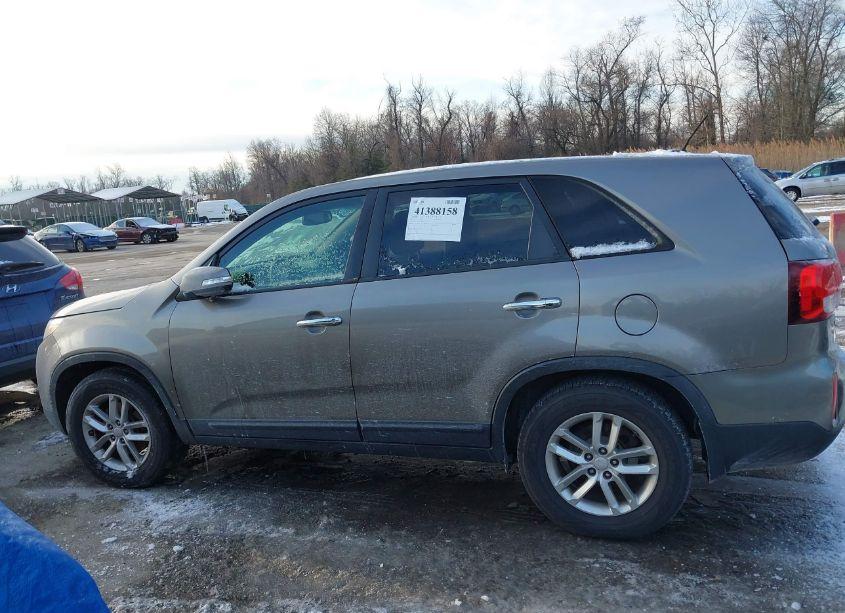 Photo 14 of 2015 Kia Sorento LX (VIN 5XYKT3A64FG583521)