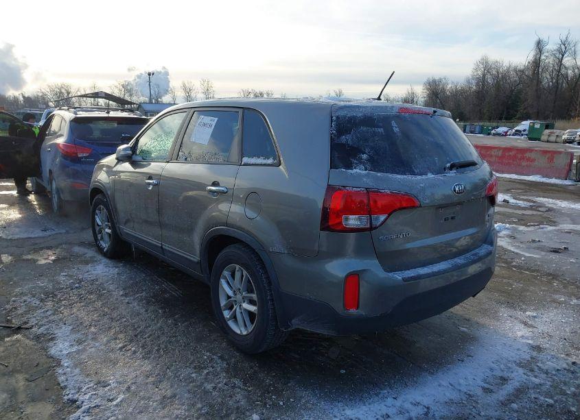 Photo 3 of 2015 Kia Sorento LX (VIN 5XYKT3A64FG583521)