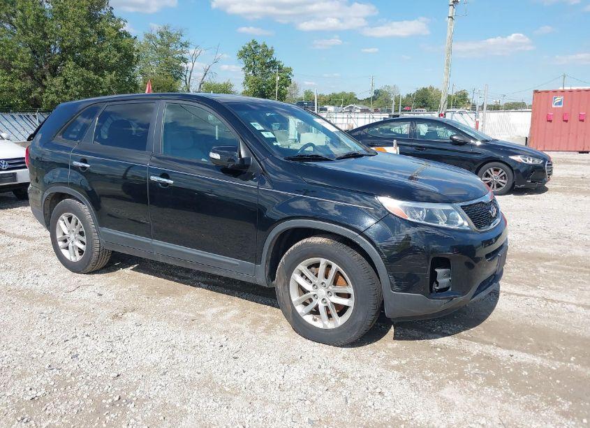 2015 Kia Sorento LX (VIN 5XYKT3A64FG589304) main photo