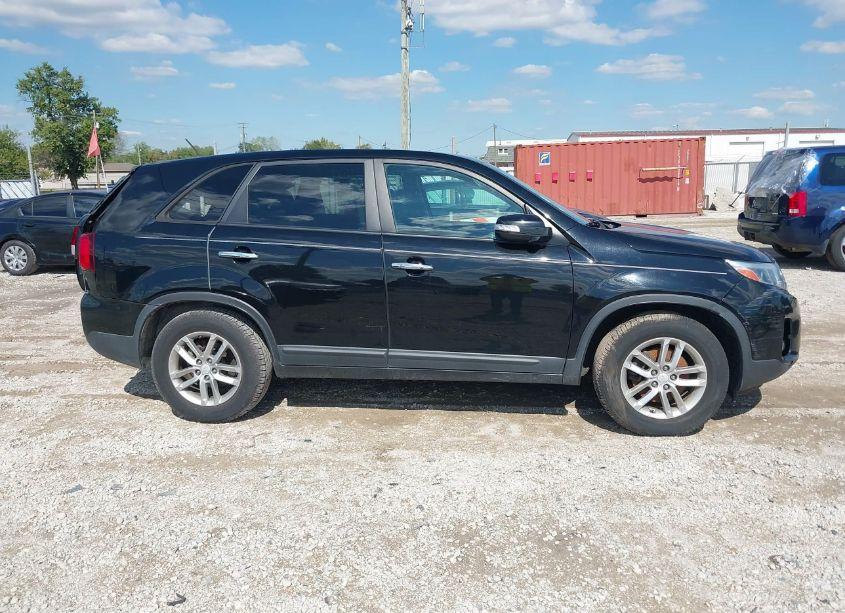 Photo 13 of 2015 Kia Sorento LX (VIN 5XYKT3A64FG589304)