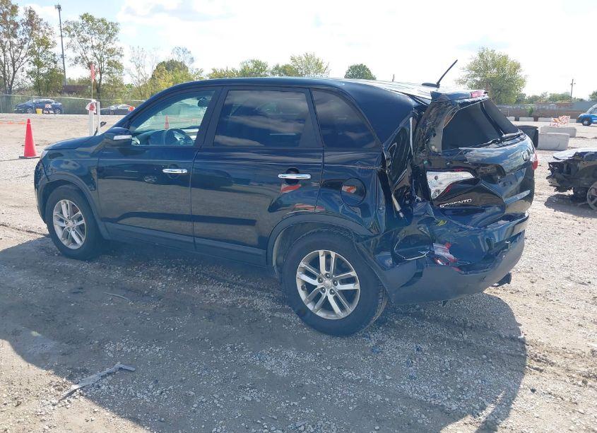 Photo 3 of 2015 Kia Sorento LX (VIN 5XYKT3A64FG589304)