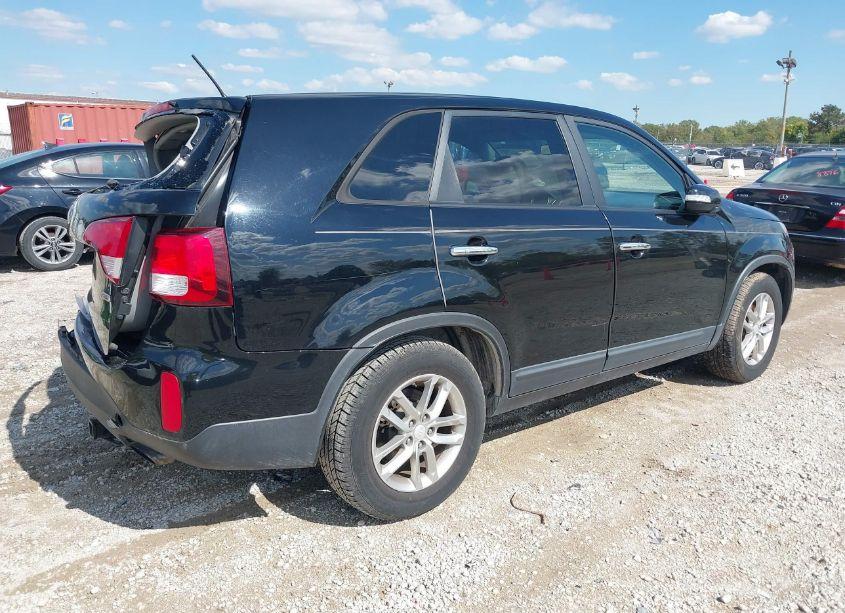 Photo 4 of 2015 Kia Sorento LX (VIN 5XYKT3A64FG589304)