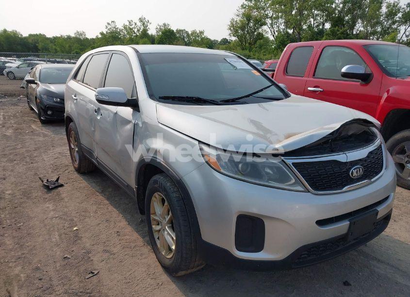 2015 Kia Sorento LX (VIN 5XYKT3A64FG592719) main photo