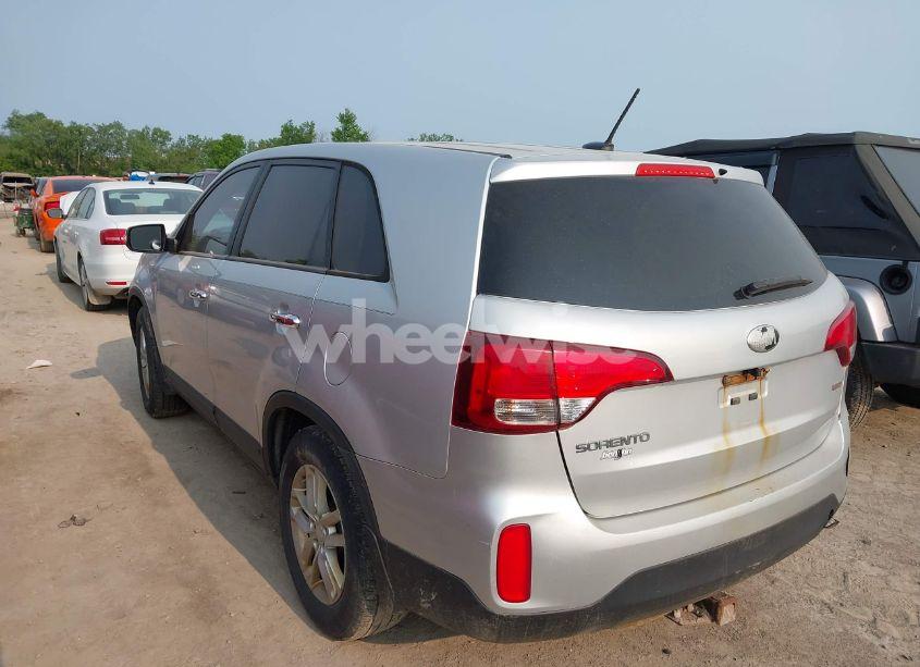 Photo 3 of 2015 Kia Sorento LX (VIN 5XYKT3A64FG592719)