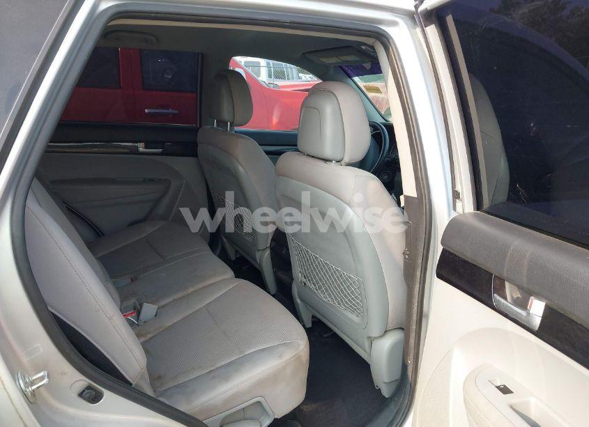 Photo 8 of 2015 Kia Sorento LX (VIN 5XYKT3A64FG592719)