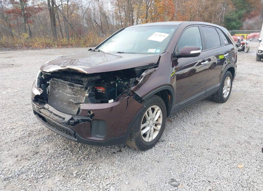 Photo 2 of 2015 Kia Sorento LX (VIN 5XYKT3A64FG596253)