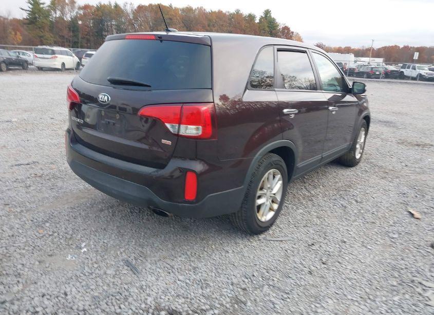 Photo 4 of 2015 Kia Sorento LX (VIN 5XYKT3A64FG596253)