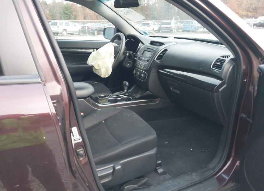 Photo 5 of 2015 Kia Sorento LX (VIN 5XYKT3A64FG596253)