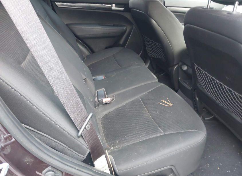 Photo 8 of 2015 Kia Sorento LX (VIN 5XYKT3A64FG596253)