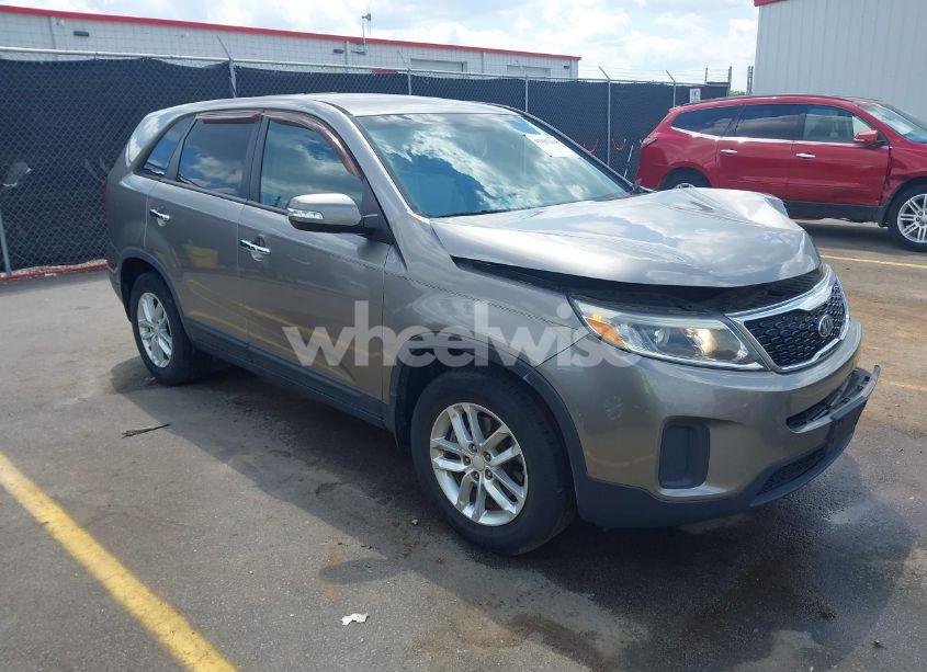 2015 Kia Sorento LX (VIN 5XYKT3A64FG611172) main photo