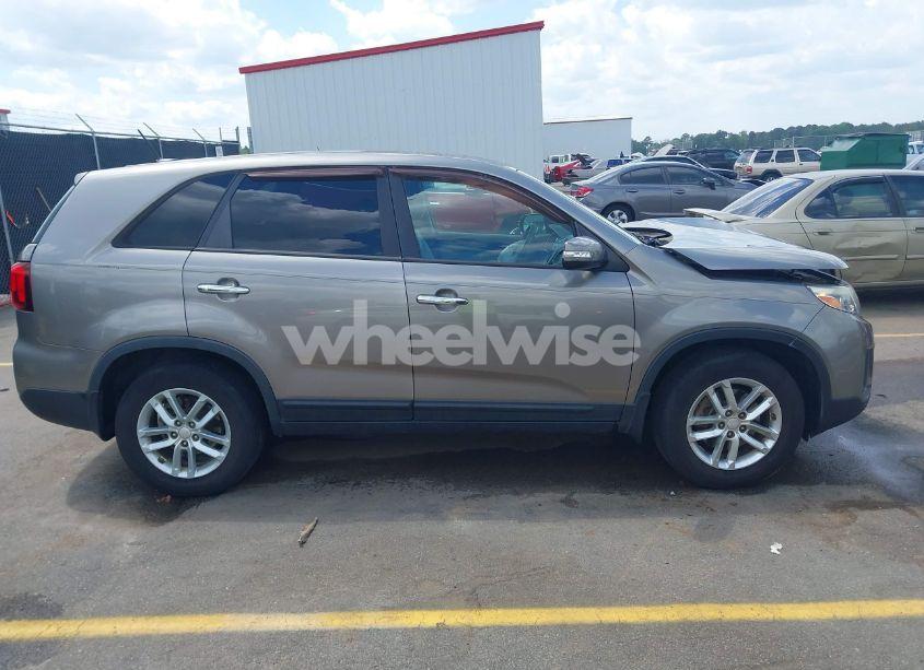 Photo 13 of 2015 Kia Sorento LX (VIN 5XYKT3A64FG611172)