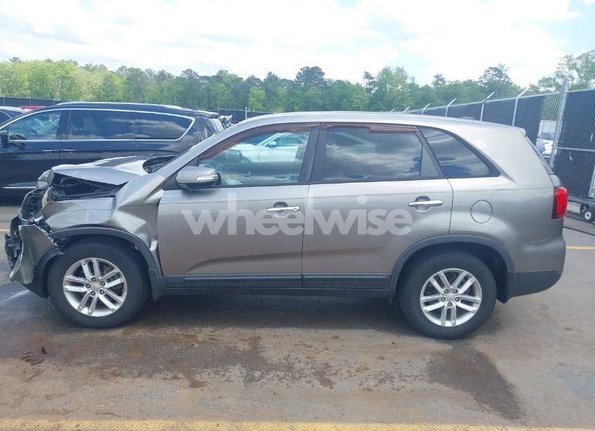 Photo 14 of 2015 Kia Sorento LX (VIN 5XYKT3A64FG611172)