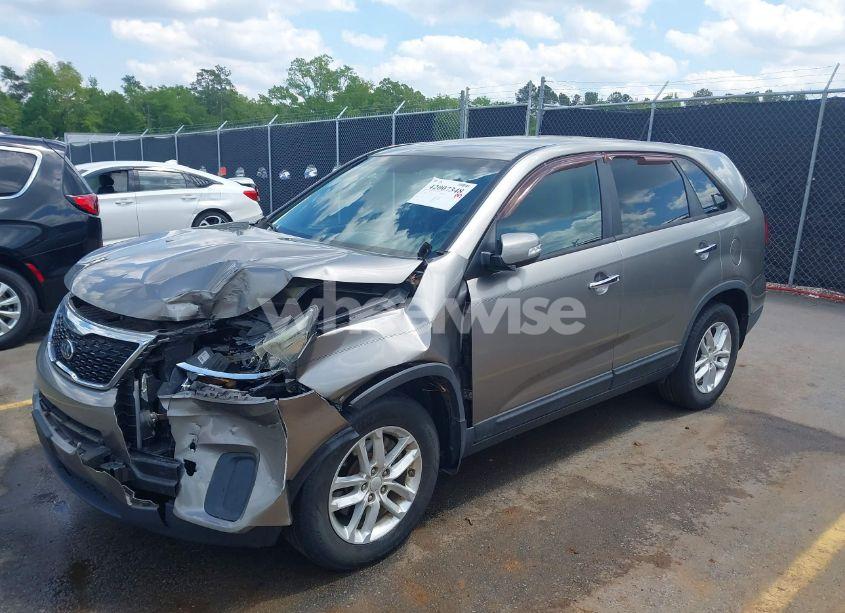 Photo 2 of 2015 Kia Sorento LX (VIN 5XYKT3A64FG611172)
