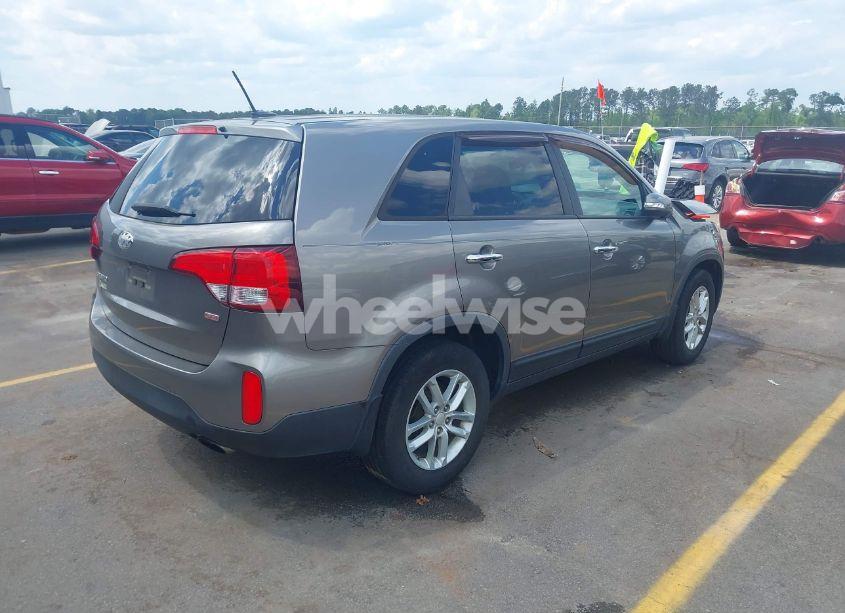 Photo 4 of 2015 Kia Sorento LX (VIN 5XYKT3A64FG611172)
