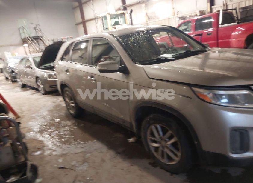 Photo 13 of 2015 Kia Sorento LX (VIN 5XYKT3A64FG643426)