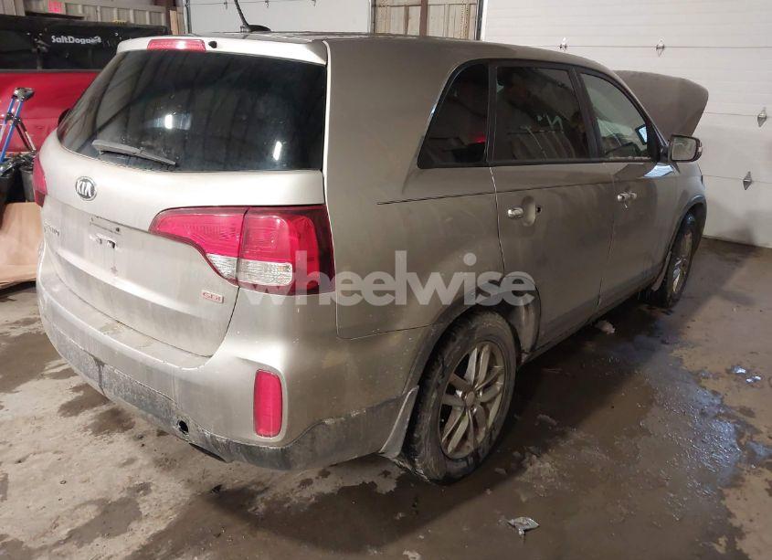 Photo 4 of 2015 Kia Sorento LX (VIN 5XYKT3A64FG643426)