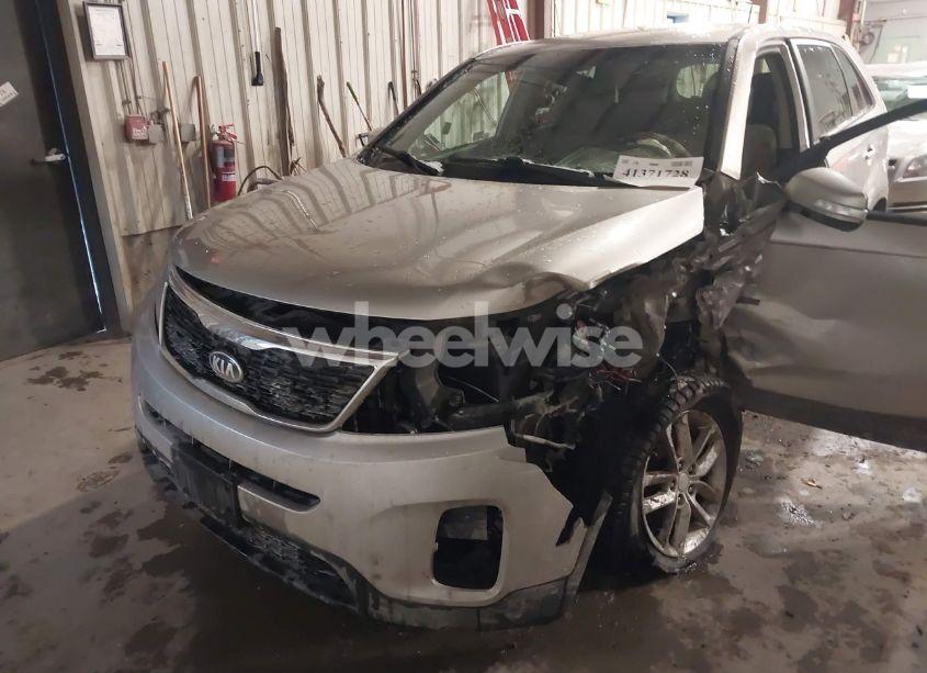 Photo 6 of 2015 Kia Sorento LX (VIN 5XYKT3A64FG643426)