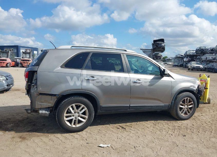 Photo 14 of 2015 Kia Sorento LX (VIN 5XYKT3A64FG657620)