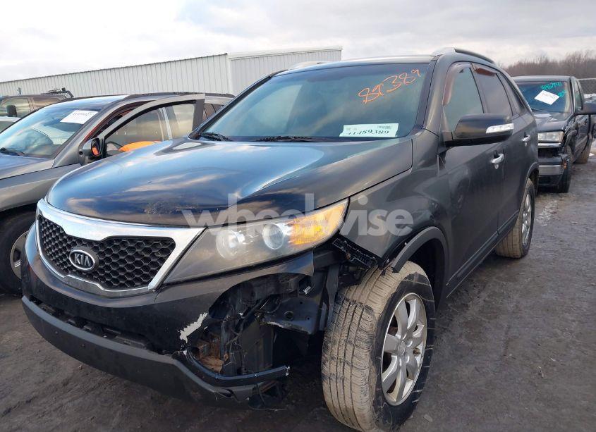 Photo 2 of 2012 Kia Sorento LX (VIN 5XYKT3A65CG187593)