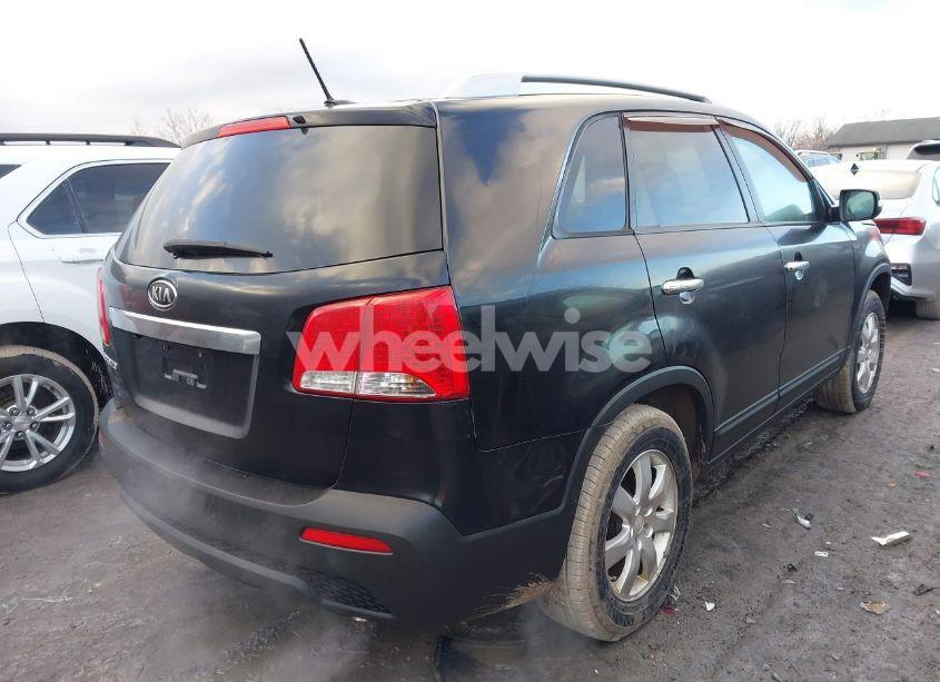 Photo 4 of 2012 Kia Sorento LX (VIN 5XYKT3A65CG187593)