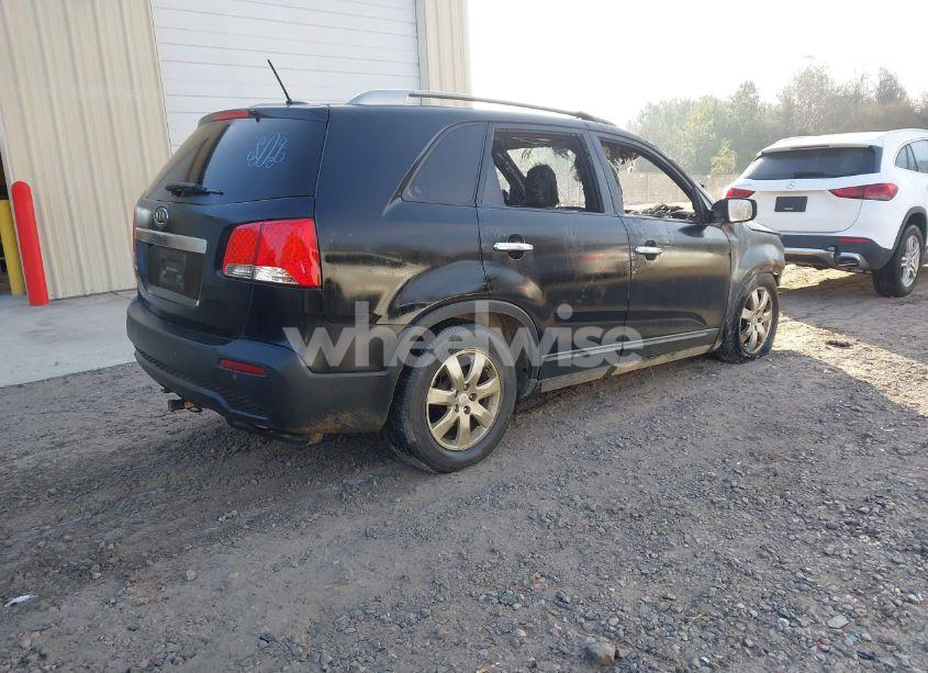 Photo 4 of 2012 Kia Sorento LX (VIN 5XYKT3A65CG203274)