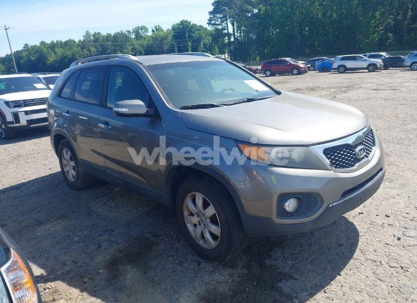 2012 Kia Sorento LX (VIN 5XYKT3A65CG215134) main photo