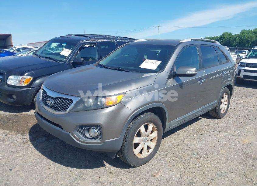 Photo 2 of 2012 Kia Sorento LX (VIN 5XYKT3A65CG215134)