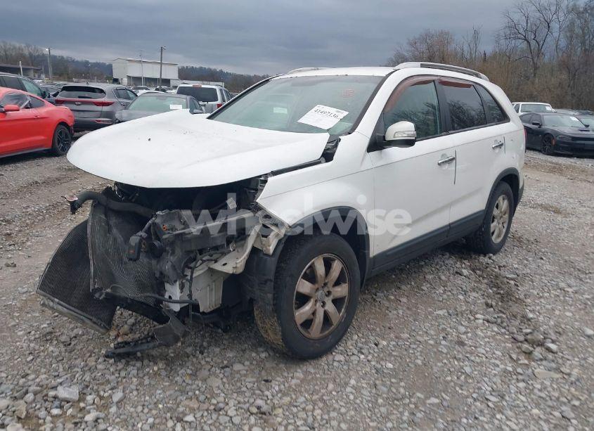 Photo 2 of 2012 Kia Sorento LX (VIN 5XYKT3A65CG229339)