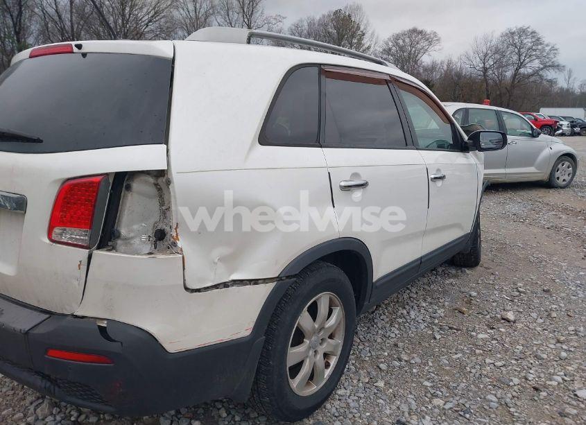 Photo 4 of 2012 Kia Sorento LX (VIN 5XYKT3A65CG229339)