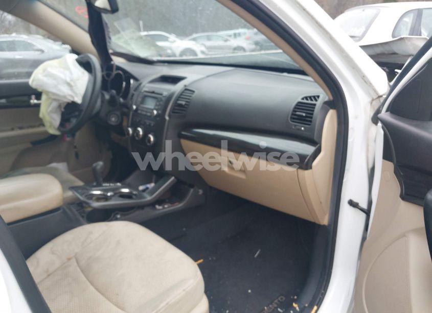 Photo 5 of 2012 Kia Sorento LX (VIN 5XYKT3A65CG229339)