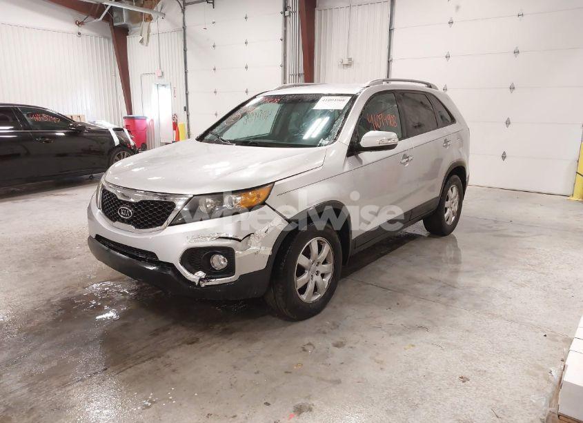 Photo 2 of 2012 Kia Sorento LX (VIN 5XYKT3A65CG235397)