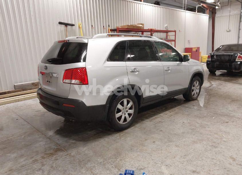 Photo 4 of 2012 Kia Sorento LX (VIN 5XYKT3A65CG235397)