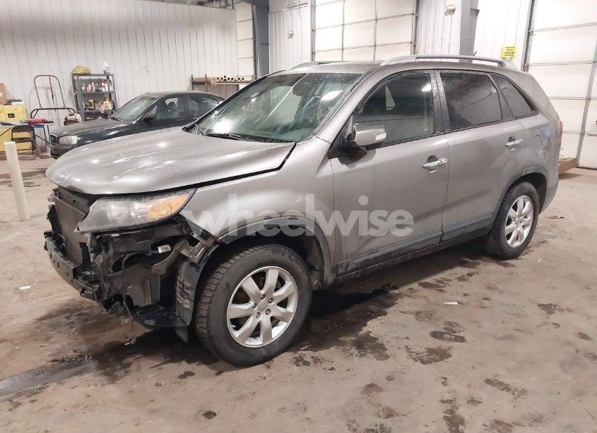 Photo 2 of 2012 Kia Sorento LX (VIN 5XYKT3A65CG242396)