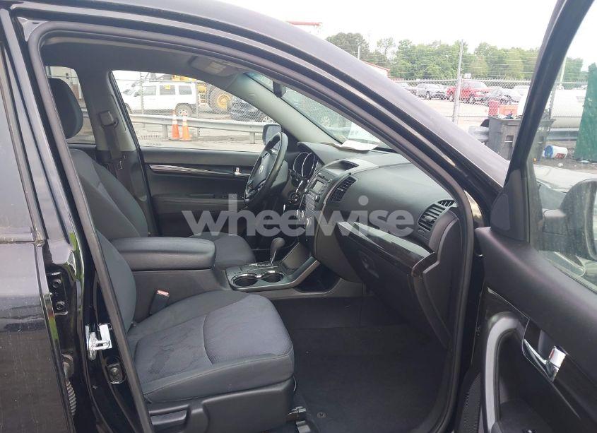 Photo 5 of 2012 Kia Sorento LX (VIN 5XYKT3A65CG255925)