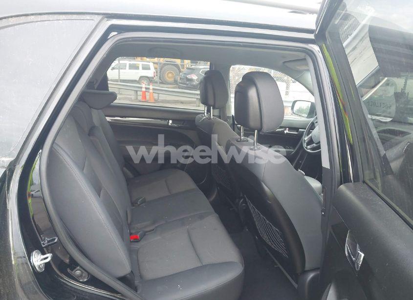 Photo 8 of 2012 Kia Sorento LX (VIN 5XYKT3A65CG255925)
