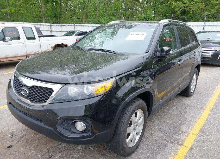 Photo 2 of 2012 Kia Sorento LX (VIN 5XYKT3A65CG267217)